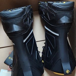 Terra Men's Size 12 In Crossbow CT CP ESR CSA Insulated Waterproof Boots.